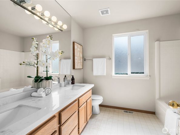 20322 102nd Avenue SE, Kent WA 98031