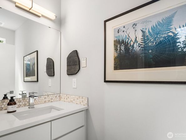 8015 NE 116th Place, Kirkland WA 98034