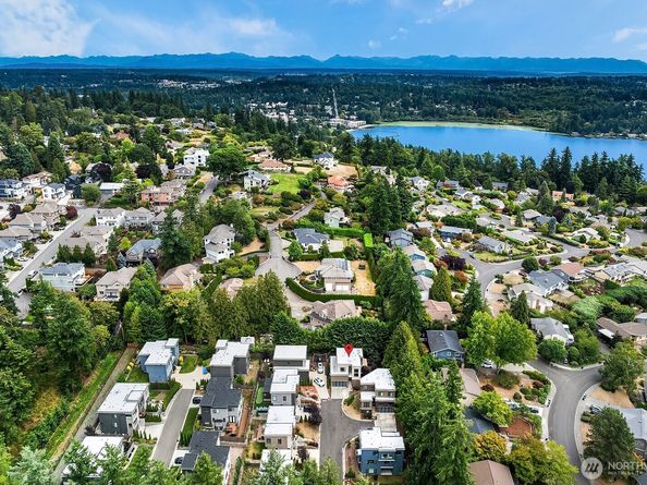 8015 NE 116th Place, Kirkland WA 98034