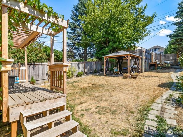 3503 Rockefeller Avenue, Everett WA 98201