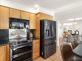 2009 30th Avenue W, Seattle WA 98199