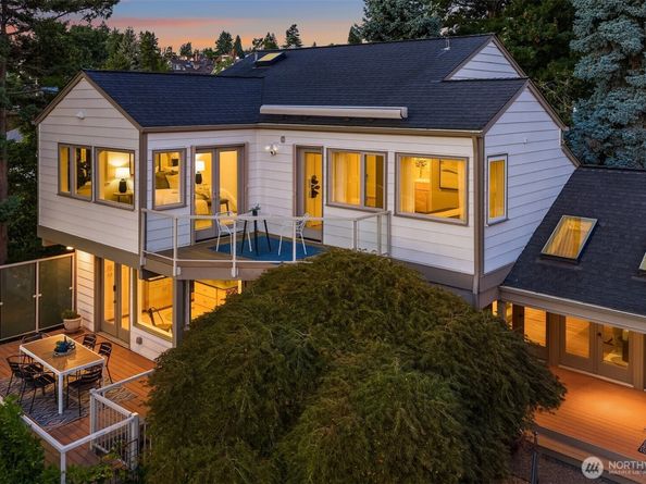 2009 30th Avenue W, Seattle WA 98199