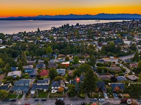 2009 30th Avenue W, Seattle WA 98199