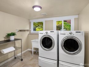 2009 30th Avenue W, Seattle WA 98199