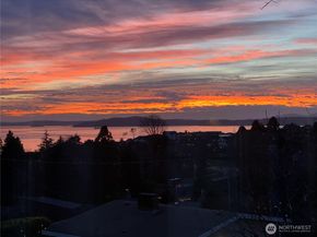 2009 30th Avenue W, Seattle WA 98199