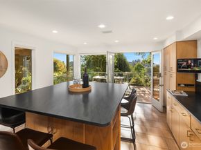 2009 30th Avenue W, Seattle WA 98199