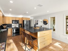 2009 30th Avenue W, Seattle WA 98199