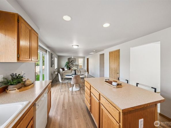 1964 SW 352nd Street, Federal Way WA 98023