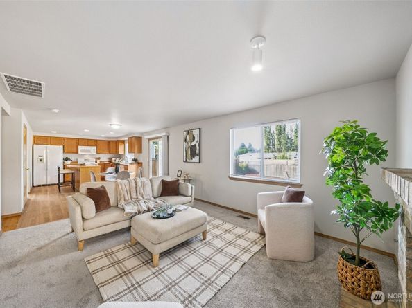 1964 SW 352nd Street, Federal Way WA 98023
