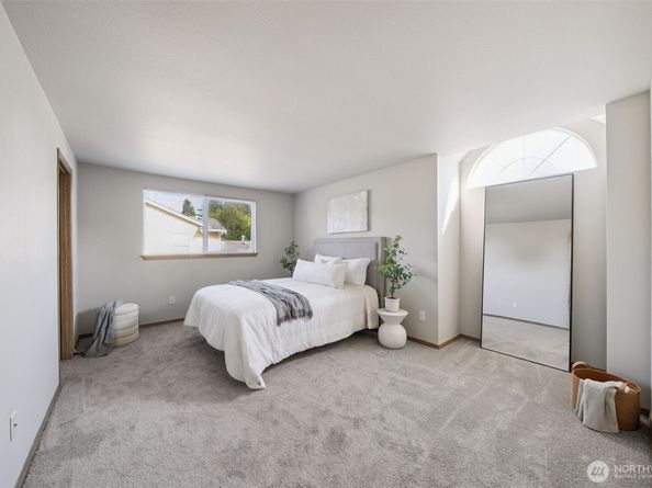 1964 SW 352nd Street, Federal Way WA 98023