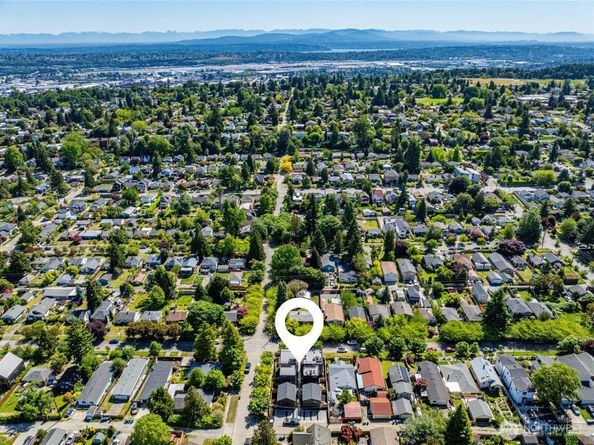 8105 18th Avenue SW, Seattle WA 98106