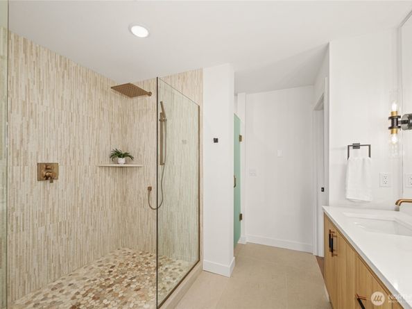 8105 18th Avenue SW, Seattle WA 98106