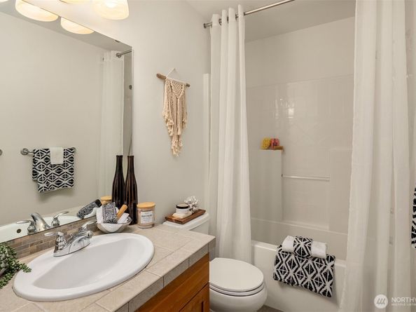 597 Alpine Ridge Place NW, Issaquah WA 98027