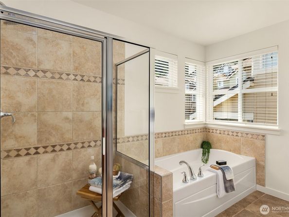 597 Alpine Ridge Place NW, Issaquah WA 98027