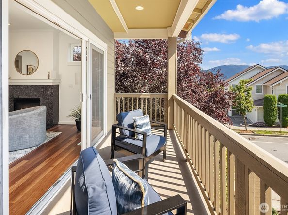 597 Alpine Ridge Place NW, Issaquah WA 98027