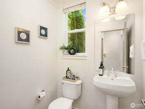 597 Alpine Ridge Place NW, Issaquah WA 98027