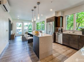 11903 NE 128th Street 214, Kirkland WA 98034