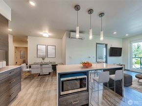 11903 NE 128th Street 214, Kirkland WA 98034