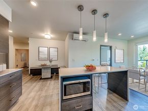 11903 NE 128th Street 214, Kirkland WA 98034