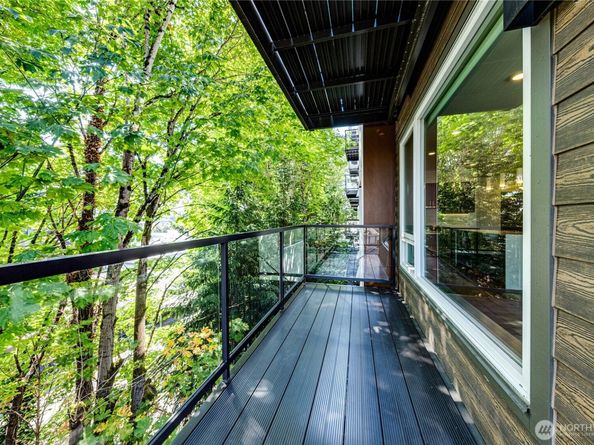 11903 NE 128th Street 214, Kirkland WA 98034