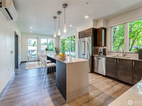 11903 NE 128th Street 214, Kirkland WA 98034