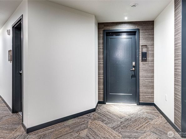 11903 NE 128th Street 214, Kirkland WA 98034