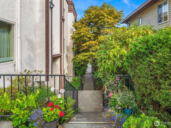 6519 35th Avenue NE 201, Seattle WA 98115