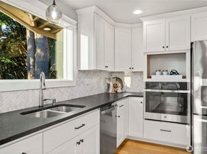 28601 13th Avenue S, Federal Way WA 98003