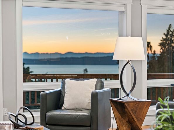 28601 13th Avenue S, Federal Way WA 98003