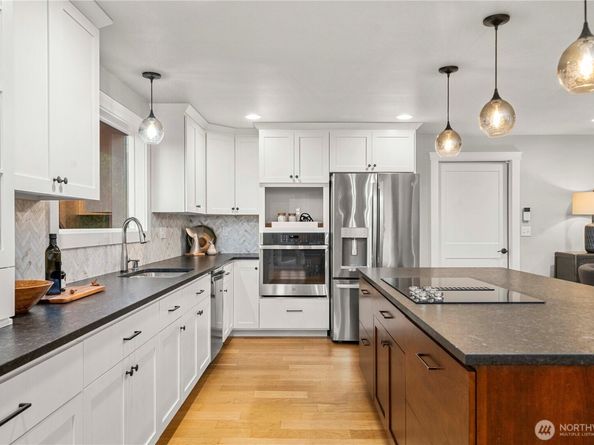 28601 13th Avenue S, Federal Way WA 98003