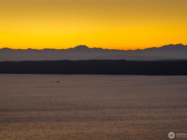 28601 13th Avenue S, Federal Way WA 98003