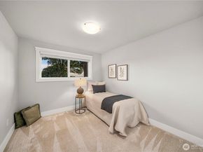 28601 13th Avenue S, Federal Way WA 98003