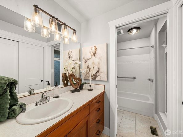 28601 13th Avenue S, Federal Way WA 98003