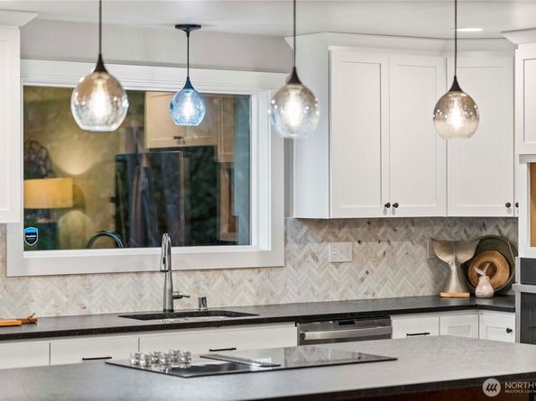 28601 13th Avenue S, Federal Way WA 98003