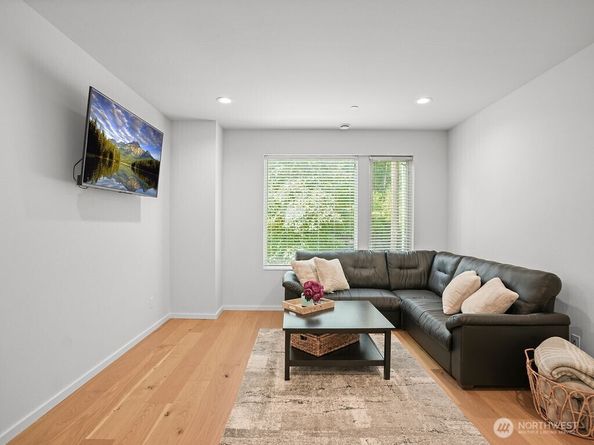 17338 Bothell Way NE E, Bothell WA 98011