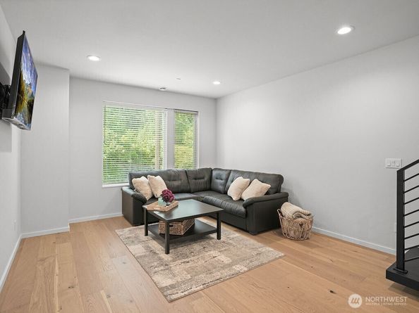 17338 Bothell Way NE E, Bothell WA 98011