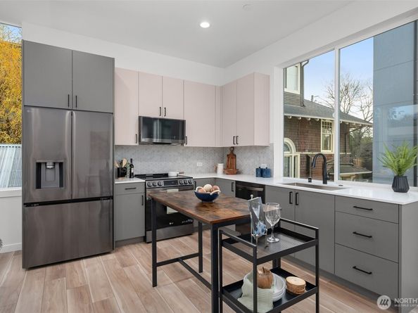 730 C Broadway E, Seattle WA 98102