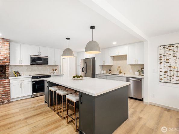 16851 105th Avenue NE, Bothell WA 98011