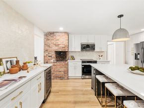 16851 105th Avenue NE, Bothell WA 98011