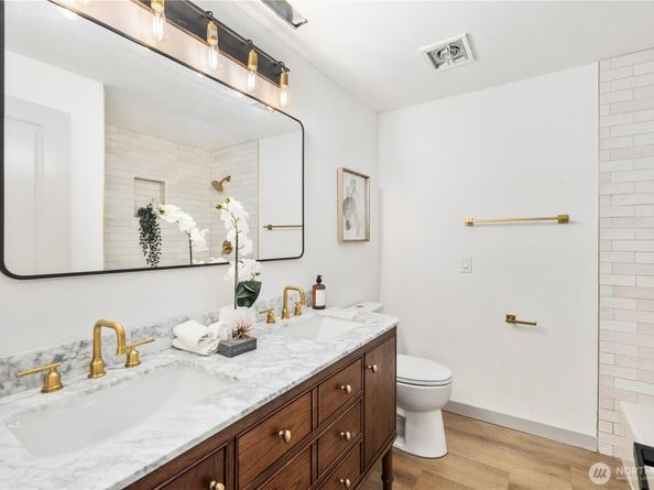 16851 105th Avenue NE, Bothell WA 98011