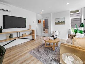 2923 39th Avenue SW, Seattle WA 98116
