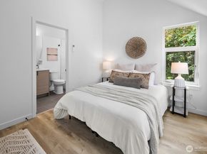 2923 39th Avenue SW, Seattle WA 98116