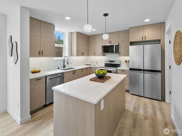 2923 39th Avenue SW, Seattle WA 98116