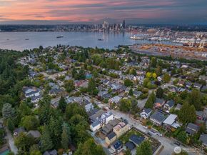 2923 39th Avenue SW, Seattle WA 98116