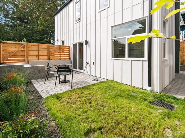 2923 39th Avenue SW, Seattle WA 98116
