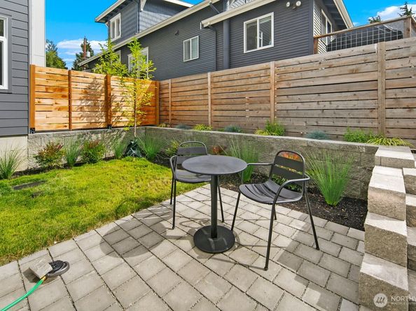 2923 39th Avenue SW, Seattle WA 98116