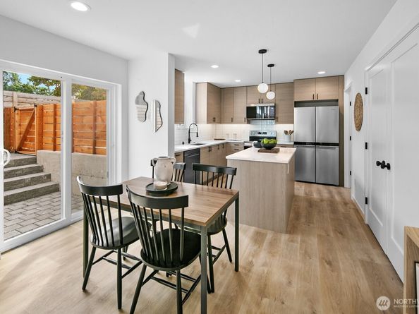 2923 39th Avenue SW, Seattle WA 98116