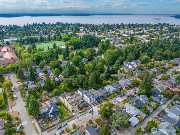 2923 39th Avenue SW, Seattle WA 98116
