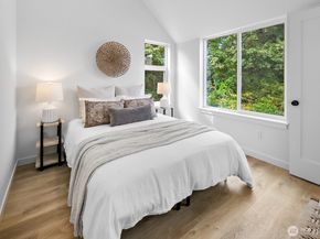 2923 39th Avenue SW, Seattle WA 98116