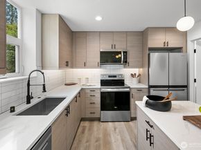 2923 39th Avenue SW, Seattle WA 98116